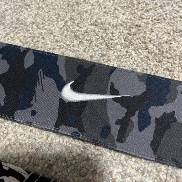 3 Nike Athletic Headbands - Picture 3 of 3